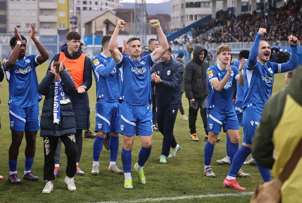 Driton Camaj (desno) sa saigračima posle pobede nad OFK Beogradom (©MN Press)