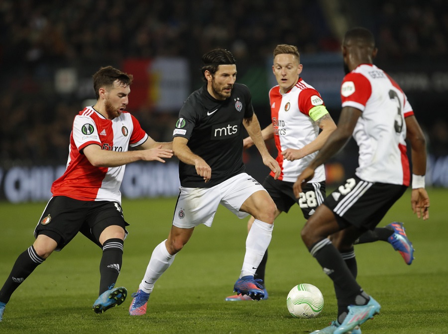 Miloš Jojić protiv Holanđana (© FK Partizan)