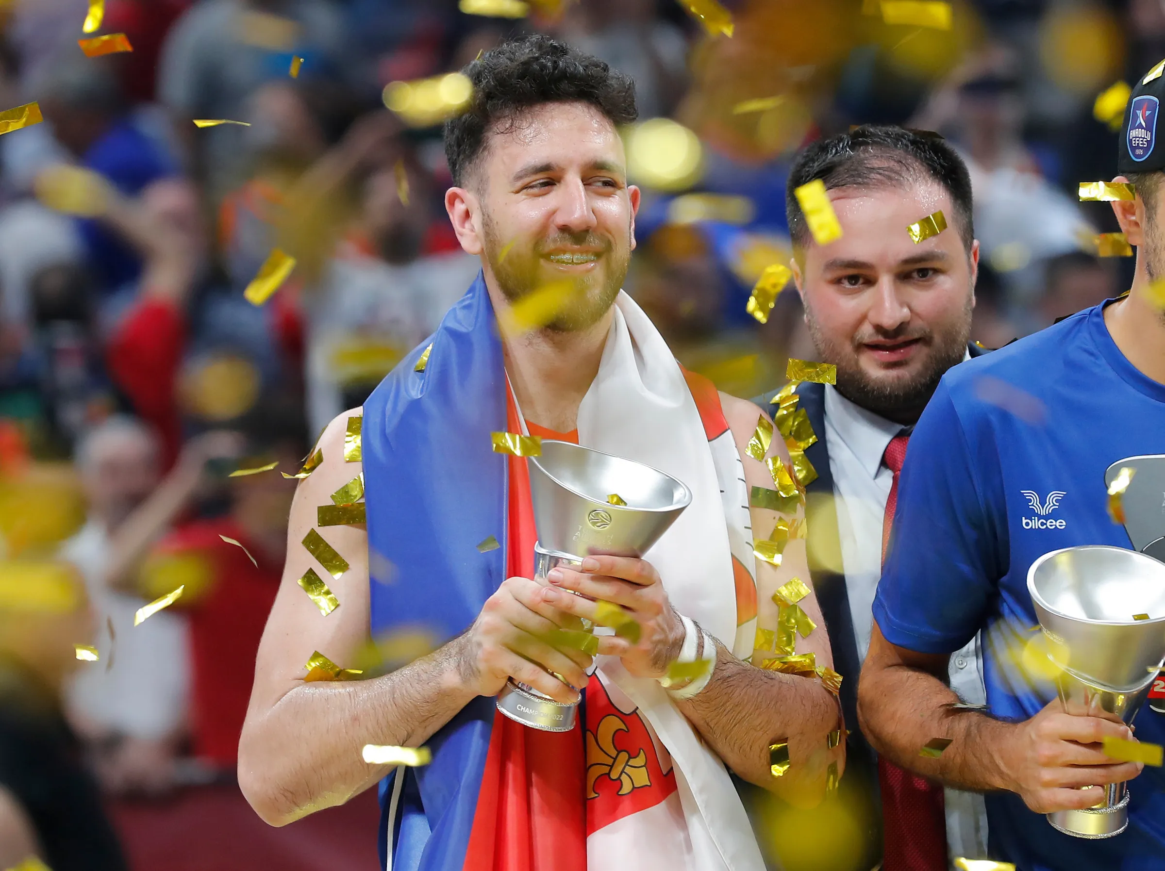 Vasilije Micić posle osvajanja titule šampiona Evrolige (Foto: Starsport)