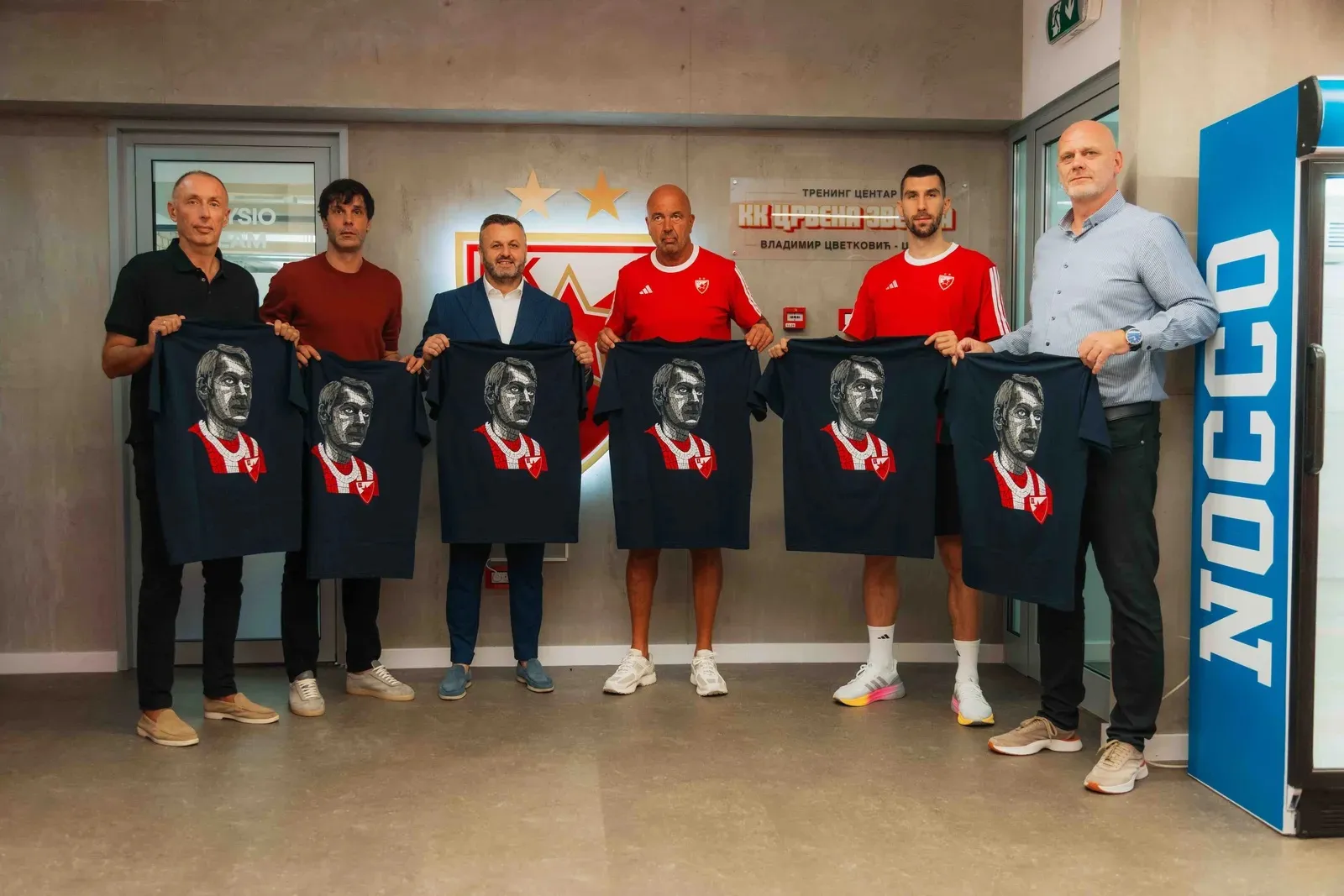 Članovi rukovodoećih ograna i prvog tima KK Crvena zvezda na svečanom otvraranju  (©KK Crvena zvezda)