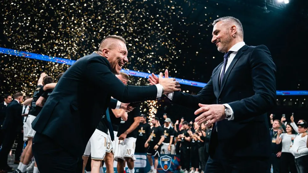 Aleksandar Todorović, direktor Dubaija i Milija Vojinović (©ABA liga - Dragana Stjepanović/Partizan Mozzart Bet)