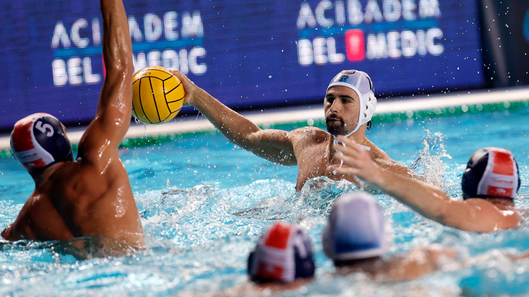 Viktor Rašović protiv Olimpijakosa (©Starsport)