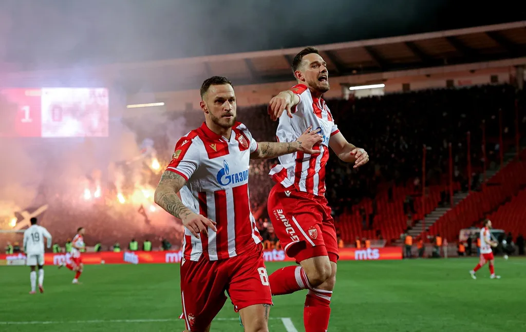 Arnautović na derbiju (©Starsport)