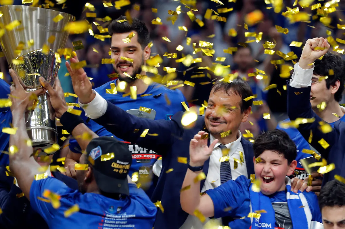 Ergin Ataman u Beogradu sa Efesom osvaja drugu titulu šampiona Evrolige (Foto: Starsport)