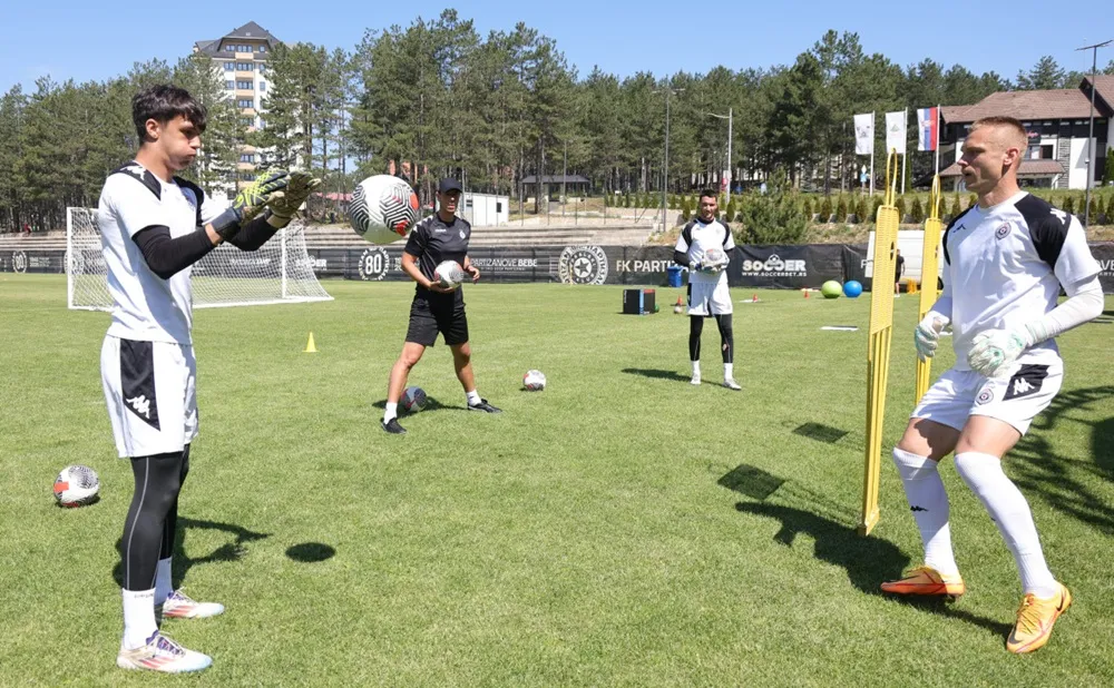 Jovšić sa Krunićem, Vukašinom i Aleksandrom Jovanovićem (FK Partizan)