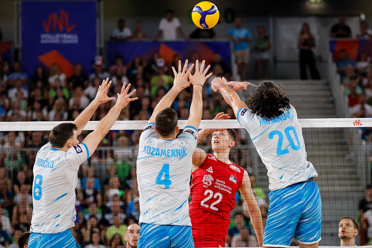 Nikola Brborić u napadu (©FIVB)
