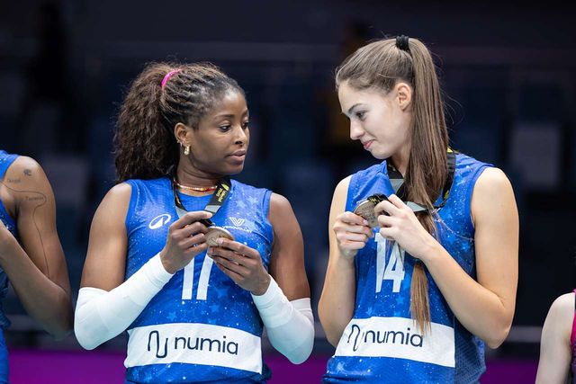 Mirjam Sila i Hena Kurtagić (© FIVB)