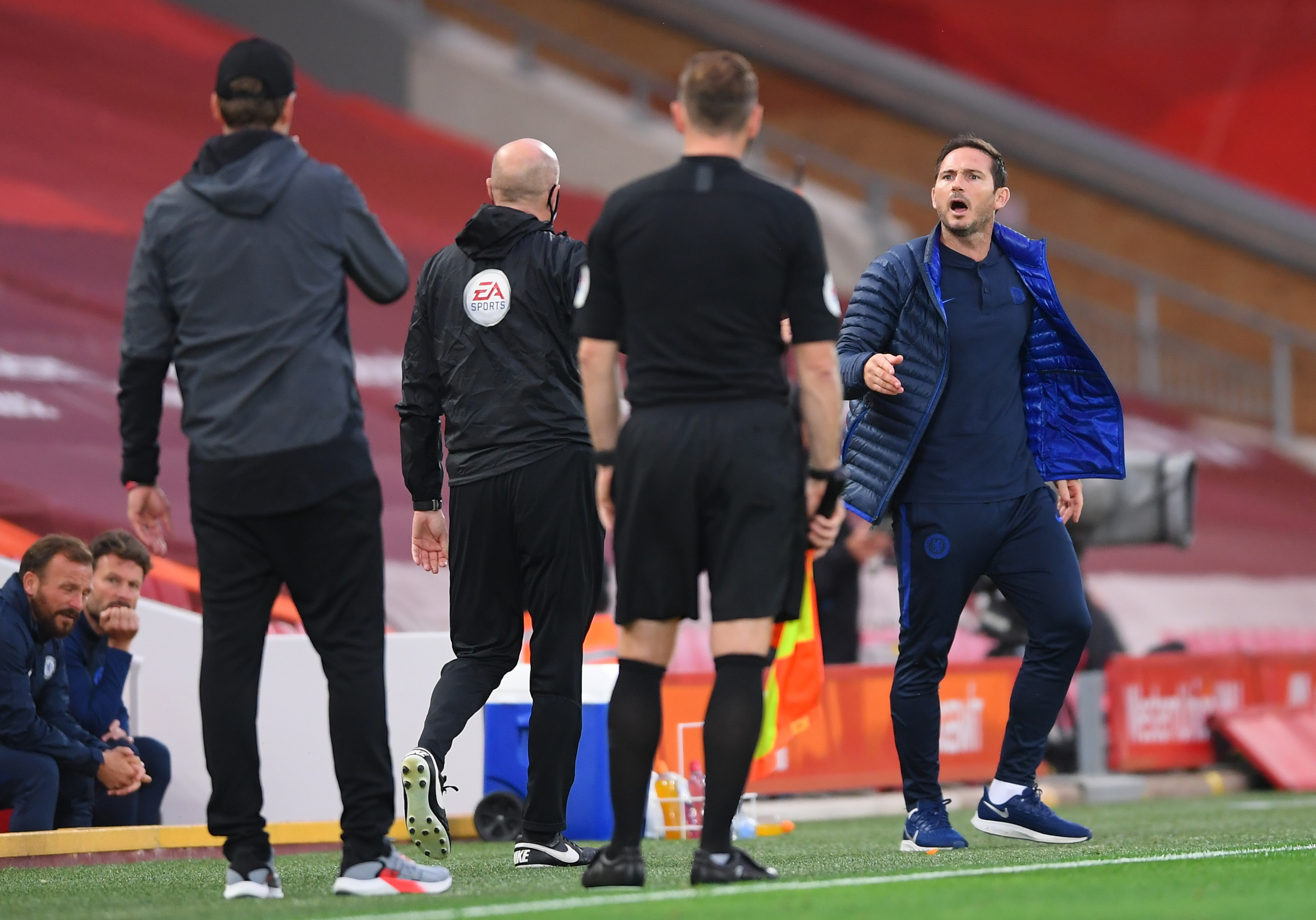 Frenk Lampard u klinču sa Jirgenom Klopom jula 2020. (©Reuters)