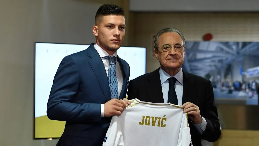Luka Jović i Florentino Perez (©AFP)