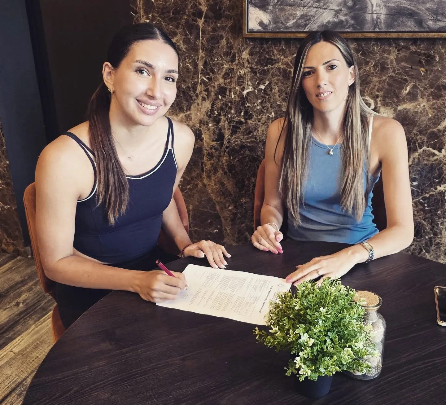 Katarina Rodić i Ivana Vasiljević, predsednica Uba (©ŽOK Ub)