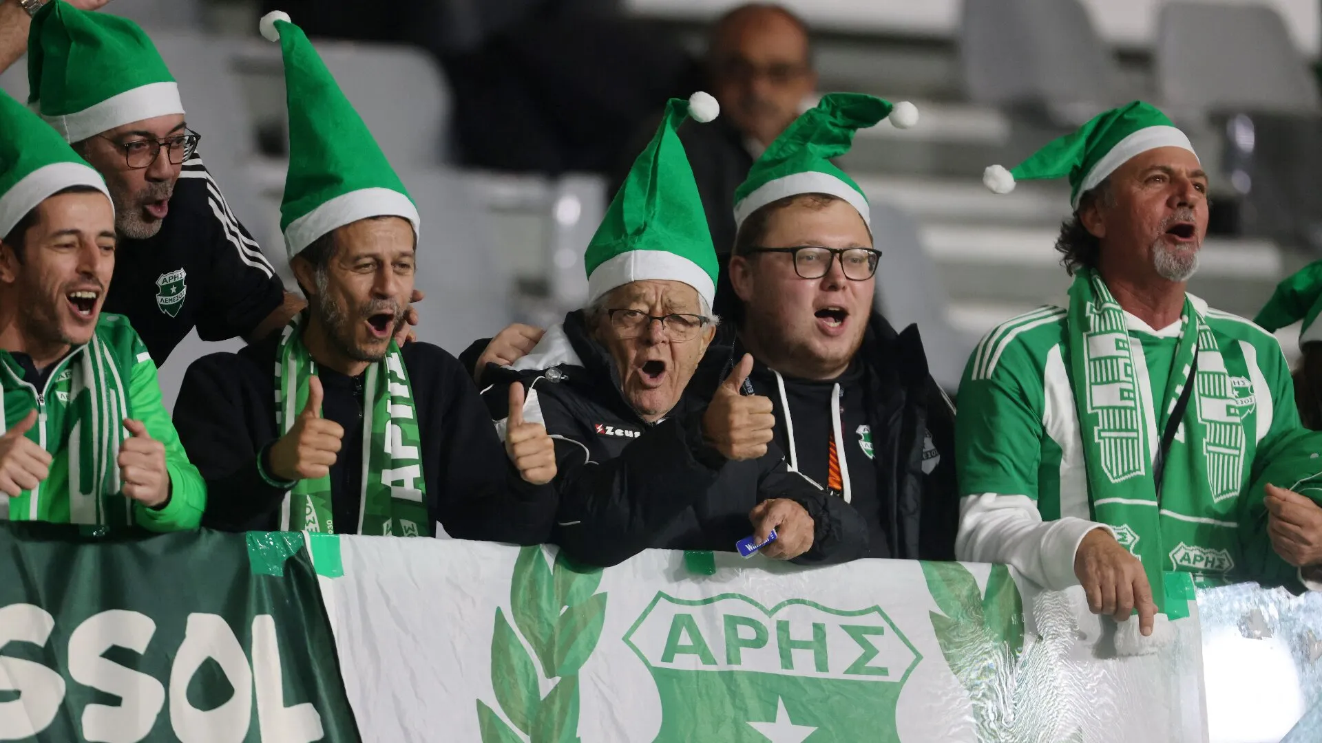 ©Reuters (Navijači Arisa iz Limasola)