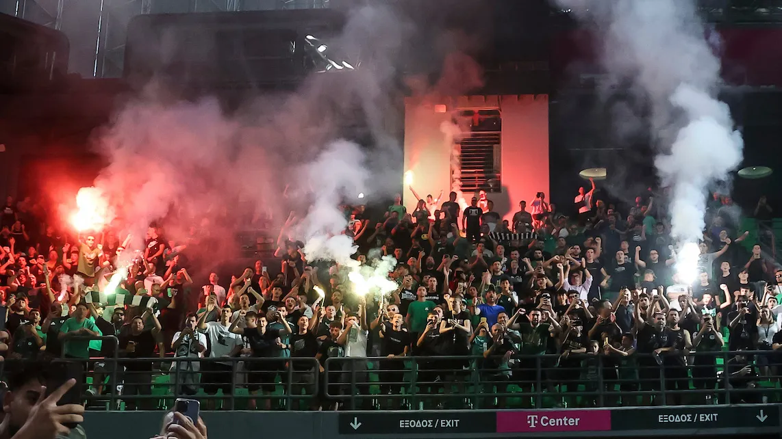 Navijači u OAKA Areni (©Star Sport)