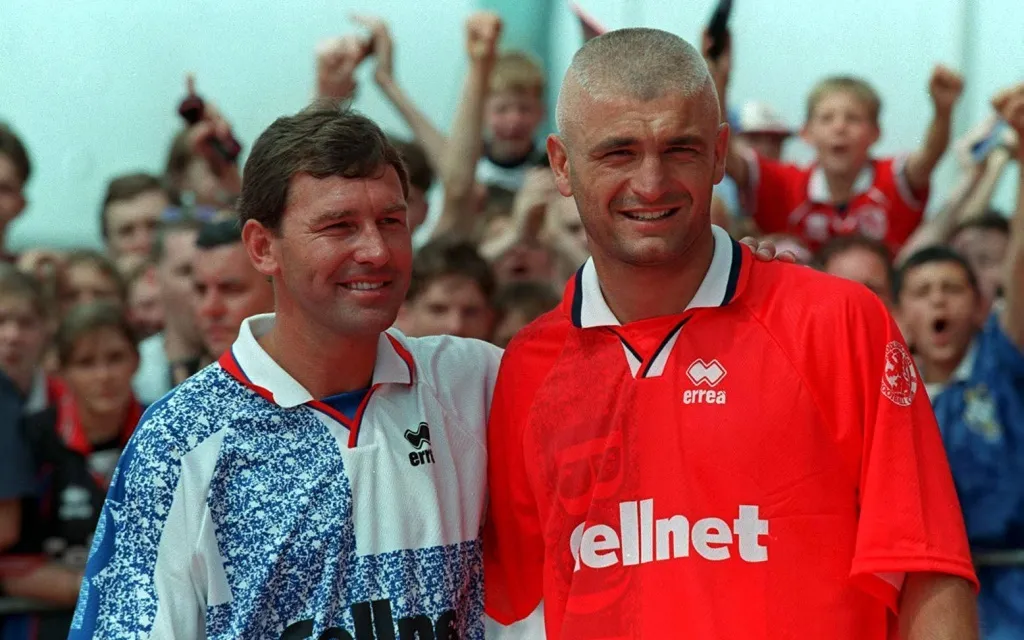 Brajan Robson i Fabricio Ravaneli (©Reuters)