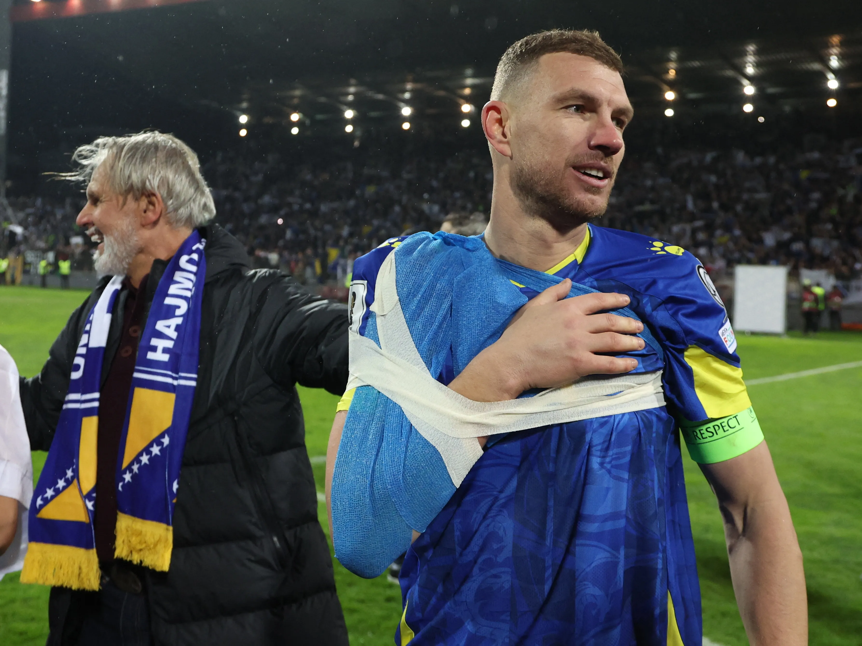 ©Reuters (Edin Džeko posle utakmice sa Italijom)