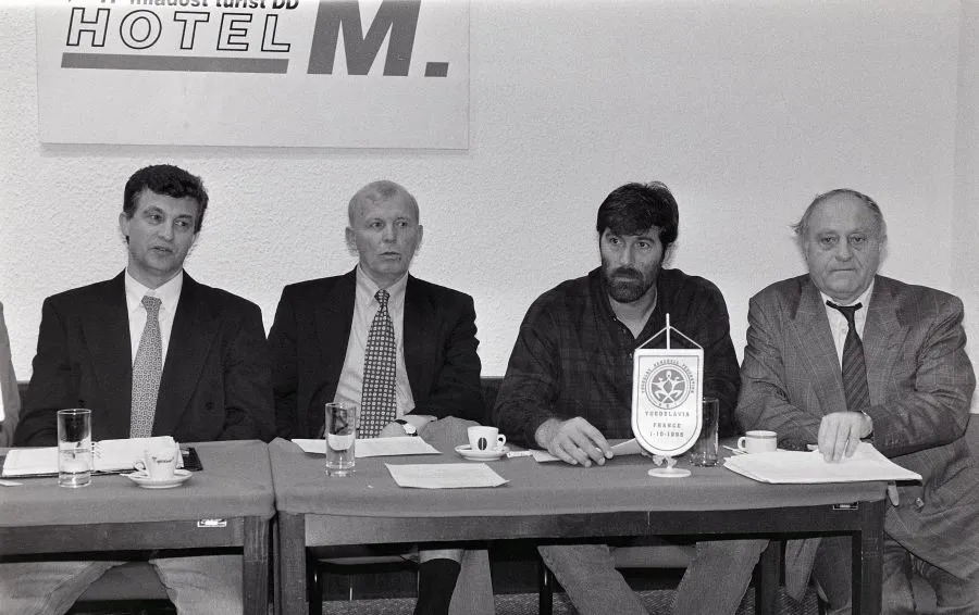 Zoran Živković i Veselin Vujović sa tadašnjim čelnicima RSJ, Radetom Đurđićem i Milanom Valčićem (@MNPress)