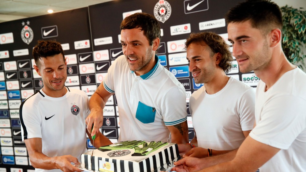 Torta za Vladimira Stojkovića (©Star Sport)