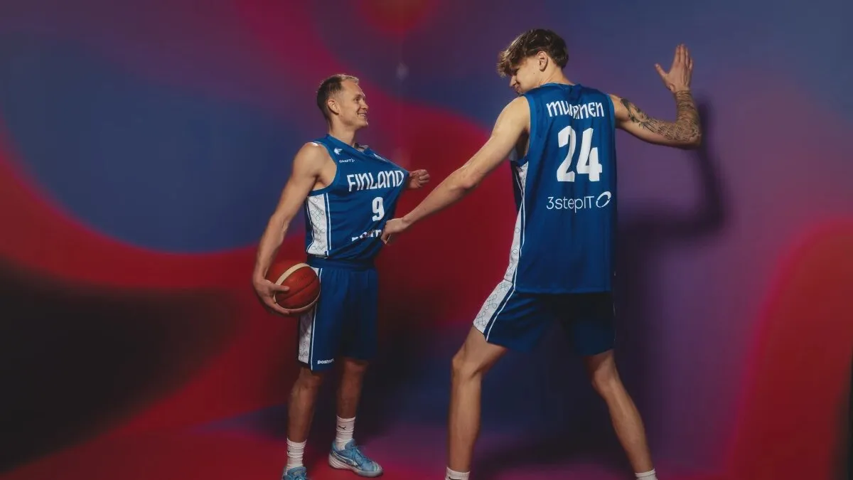 Sasu Salin i Mika Murinen (©FIBA Basketball)