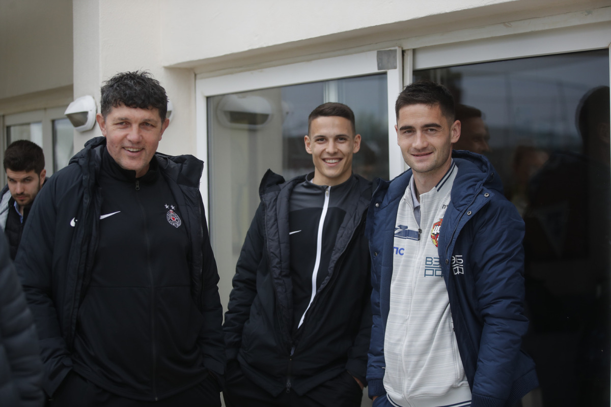 U društvu Svetozara Markovića i Saša Zdjelara (© FK Partizan)