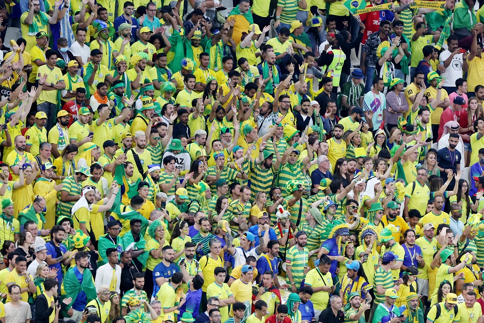 Brazilski navijači na Lusilu u meču sa Srbijom (©Reuters)