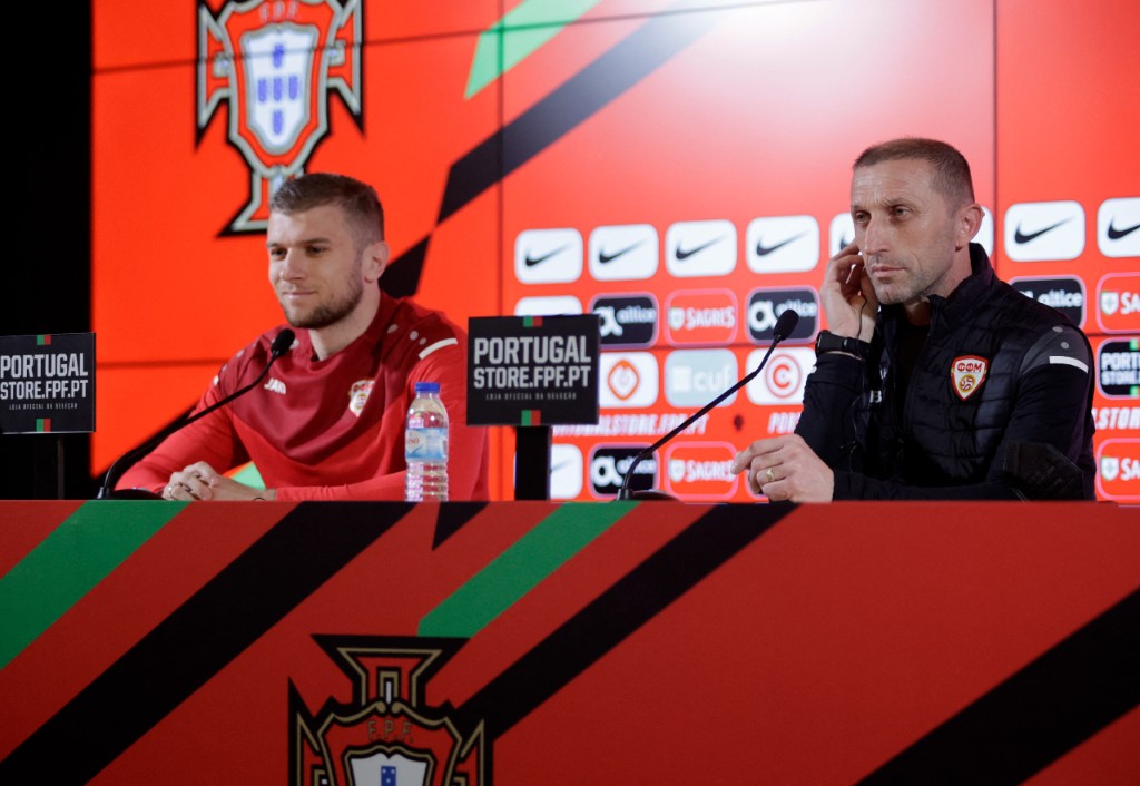 Stefan Ristovski i selektor Blagoje Milevski na konferenciji (©Reuters)