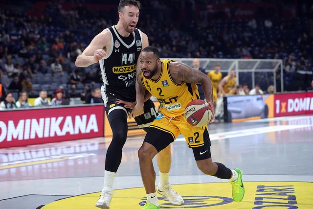 Kaminski u duelu sa Šorterom (© ABA liga)