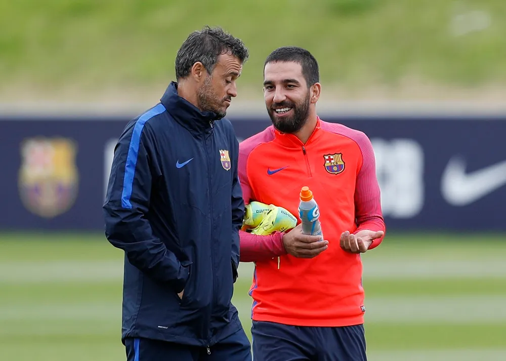 Luis Enrike i Arda Turan (©Reuters)