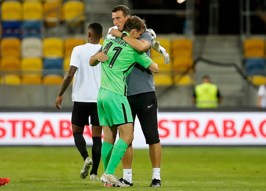 Popović i trener golmana Jovšić (© Star sport)