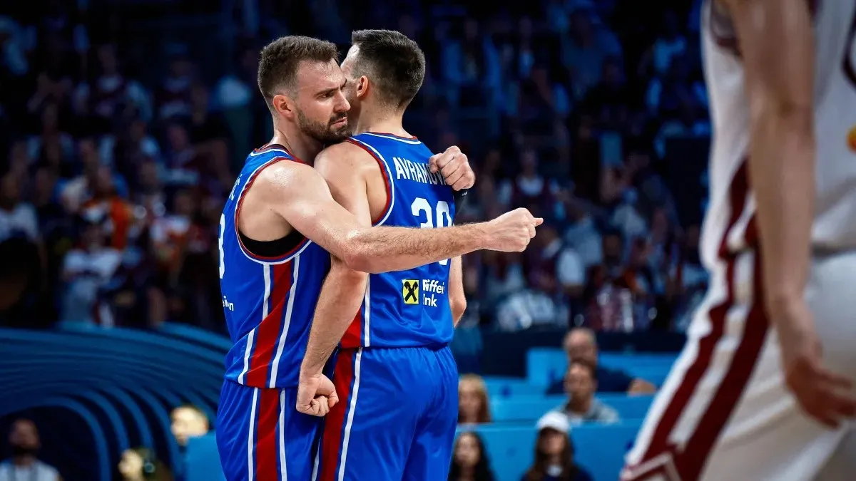 Gudurić i Avramović (©FIBA Basketball)