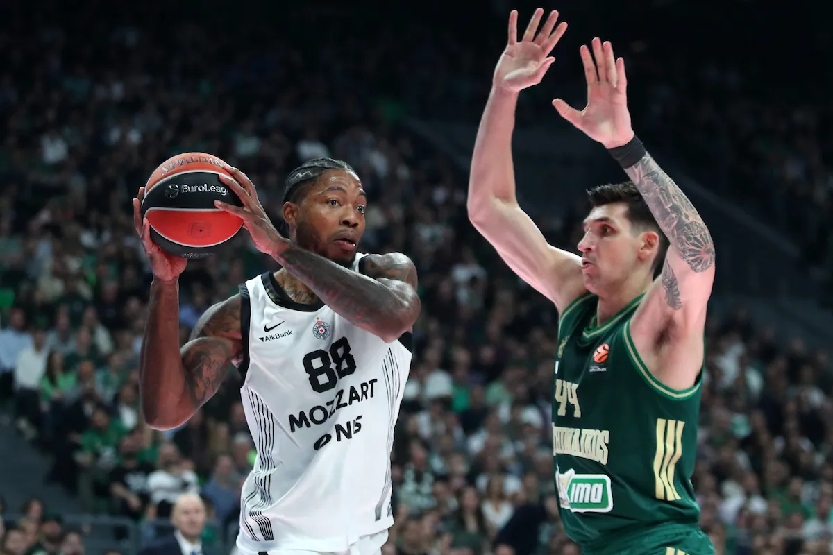 Tajrik Džons na meču u Atini (Foto: Starsport)