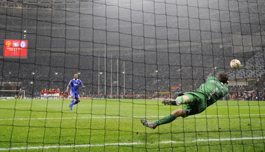 Anelka maši penal u finalu 2008. godine (@Reuters)