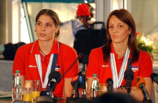 Jovana Brakočević Kancijan i Maja Ognjenović - 2007. godina (MN Press)